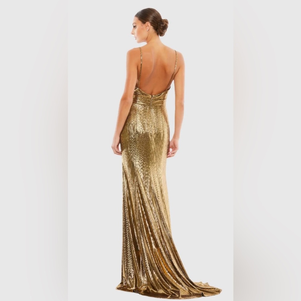 NWT IEENA/MAC DUGGAL SZ 0 GOLD V-Neck Sleeveless W/sweeping Train #26408